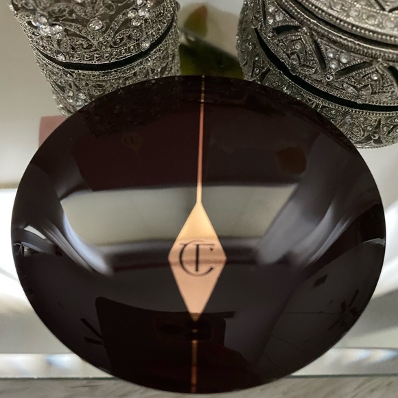 💞🔥HP🔥Charlotte Tilbury Swish And Glow Blusher💞 - Picture 3 of 5